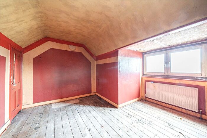 2 Bedroom Flat For Sale In Cricklade Avenue, Streatham Hill, SW2