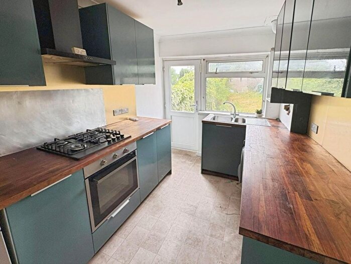 4 Bedroom Bungalow To Rent In Kingswood Avenue, Belvedere, DA17