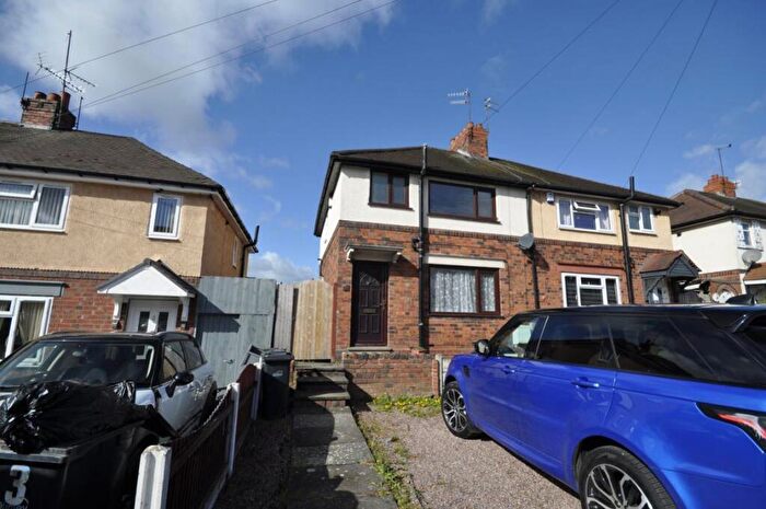 3 Bedroom Semi Detached House To Rent In Limes Avenue, Pensnett, DY5