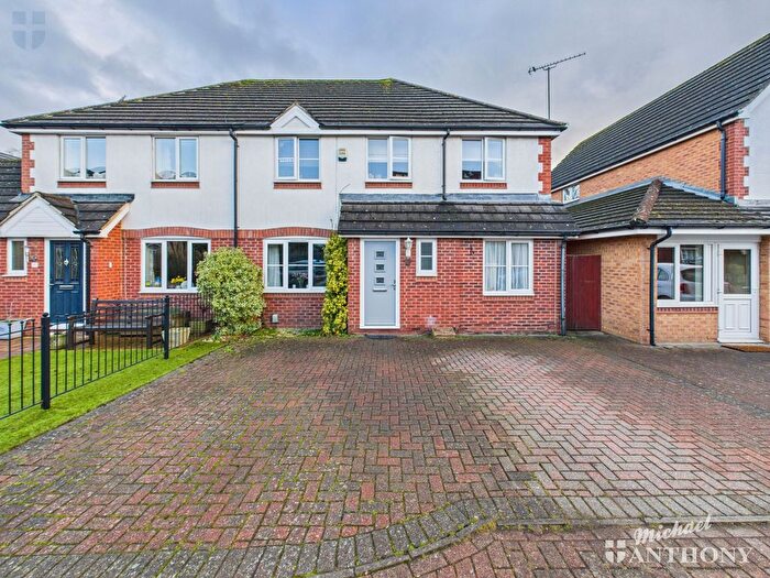 4 Bedroom Semi Detached House For Sale In Redwood Drive, Aylesbury, Buckinghamshire, HP21