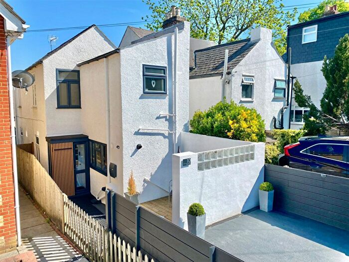 2 Bedroom Detached House For Sale In New Road, Orpington, BR6