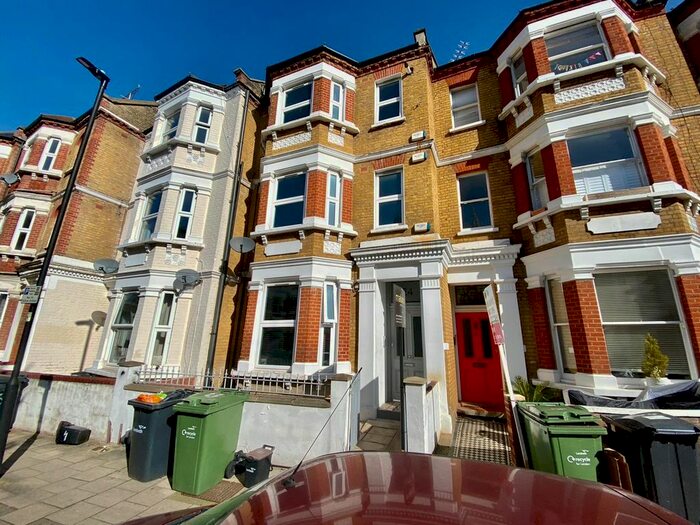 2 Bedroom Flat To Rent In Handforth Road, Oval, SW9