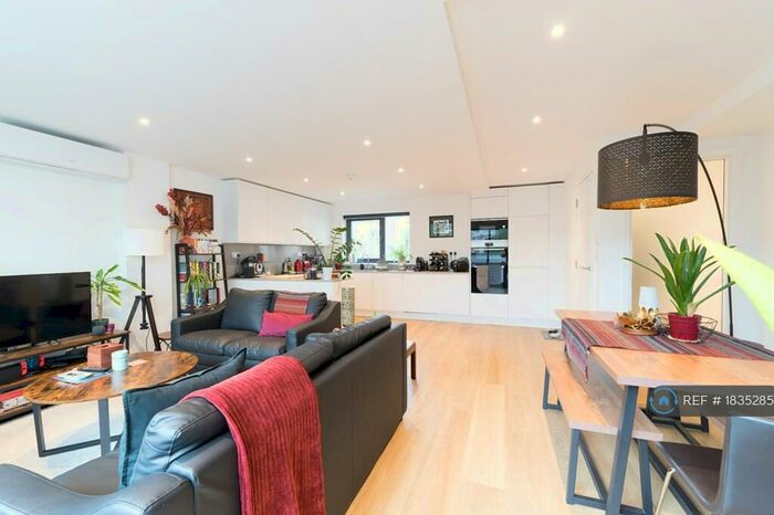 2 Bedroom Flat To Rent In Bancroft Road, London, E1