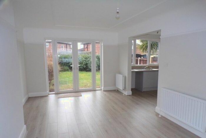 3 Bedroom Semi-Detached House To Rent In Western Avenue, Wirral CH62