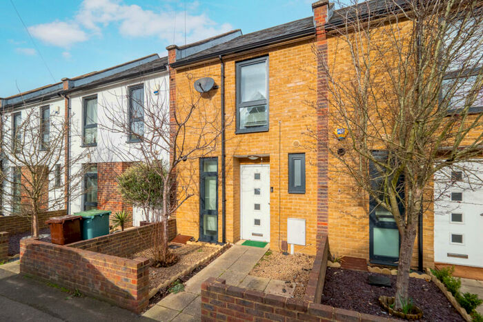 3 Bedroom Terraced House To Rent In Bridle Path, Beddington, Croydon, CR0