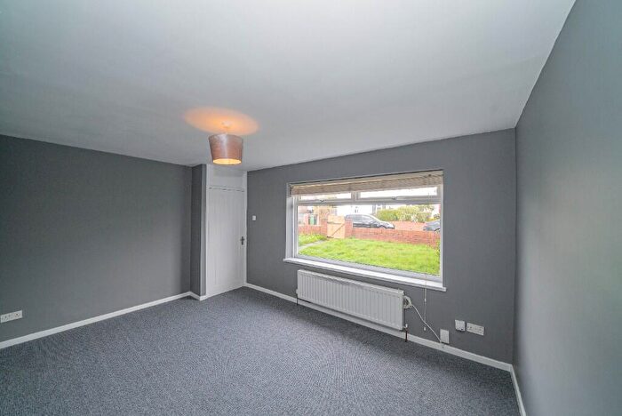 2 Bedroom End Of Terrace House To Rent In Hopedene, Leam Lane, Gateshead, Tyne And Wear, NE10