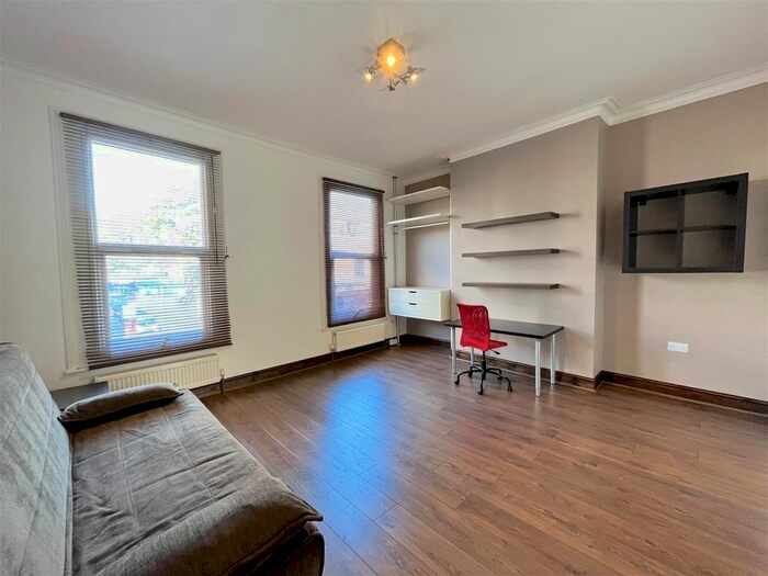 Studio To Rent In Malden Road, London, NW5