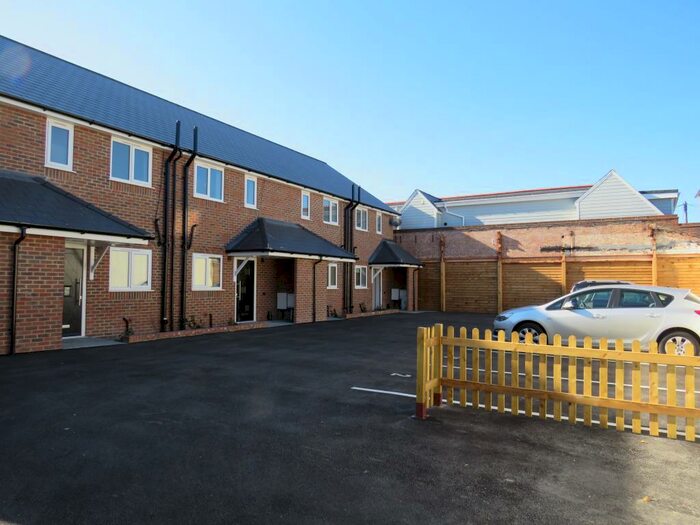 2 Bedroom House To Rent In Manifold Mews, Eastbourne, BN22