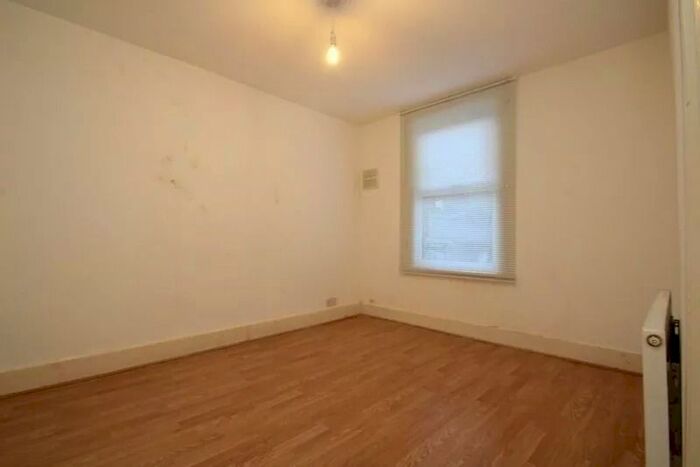 1 Bedroom Flat To Rent In Moffat Road, Thornton Heath, CR7