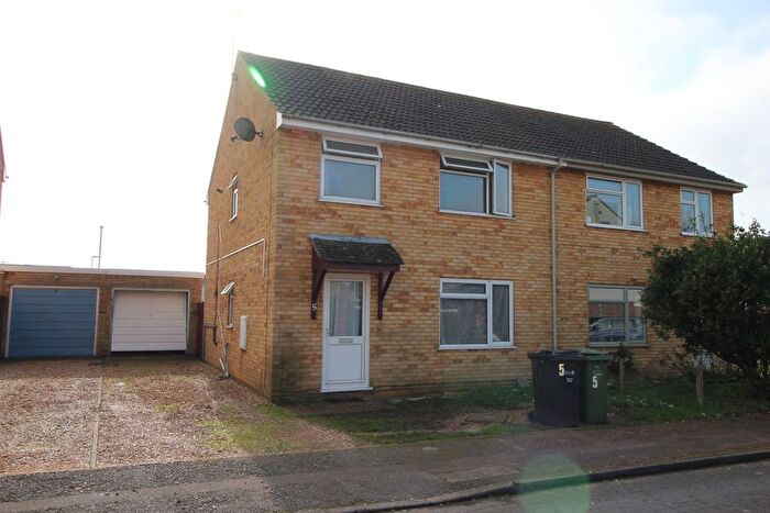 3 Bedroom Semi-detached House To Rent In Napier Close, King's Lynn, PE30
