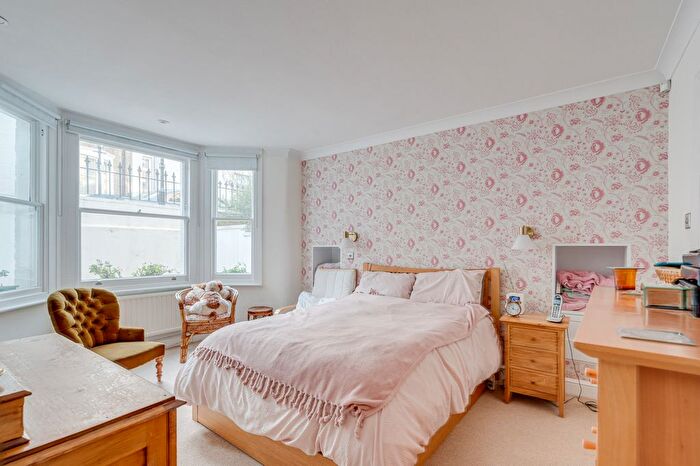 3 Bedroom Flat For Sale In Denning Road, Hampstead, London, NW3