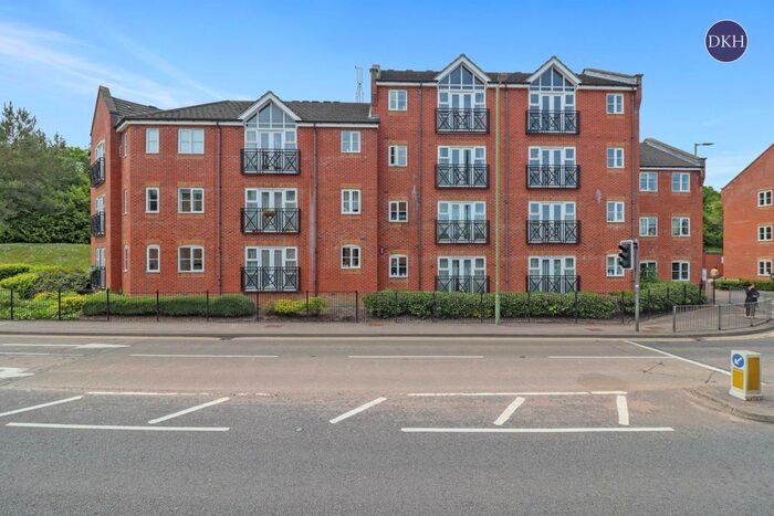 2 Bedroom Flat To Rent In London Road, Hemel Hempstead, Hertfordshire, HP3