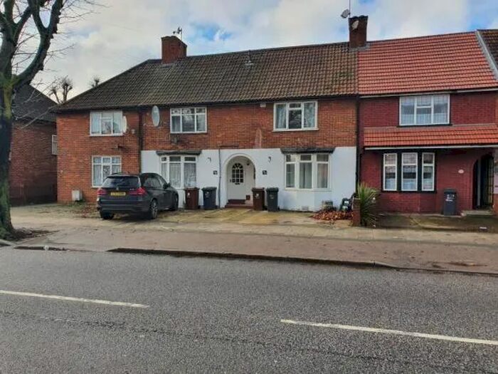 3 Bedroom Terraced House To Rent In Lodge Avenue, London, RM8