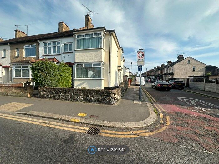 1 Bedroom Flat To Rent In Macdonald Avenue, Westcliff-On-Sea, SS0