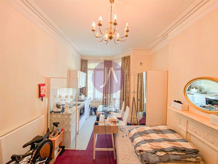 Studio To Rent In Canfield Gardens, South Hampstead, London, NW6