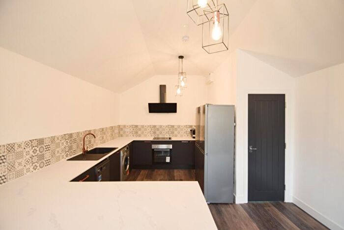 6 Bedroom Apartment To Rent In Woodville Road, Cathays, CF24