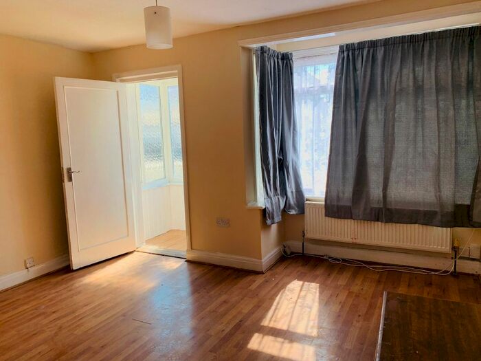3 Bedroom Semi-Detached House To Rent In School Road, Dagenham, RM10