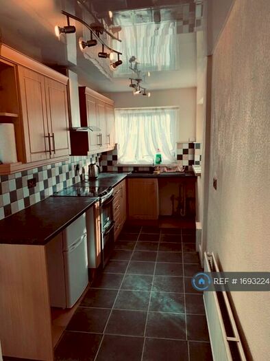 3 Bedroom End Of Terrace House To Rent In Brunshaw Road, Burnley, BB10