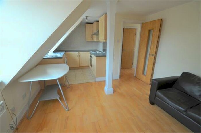 1 Bedroom Flat To Rent In Daws Lane, Mill Hill, NW7