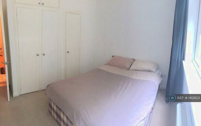 2 Bedroom Flat To Rent In Savoy Close, Birmingham, B32