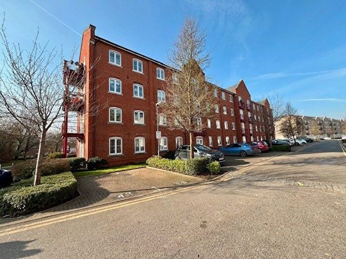 3 Bedroom Flat To Rent In Coxhill Way, Aylesbury, HP21