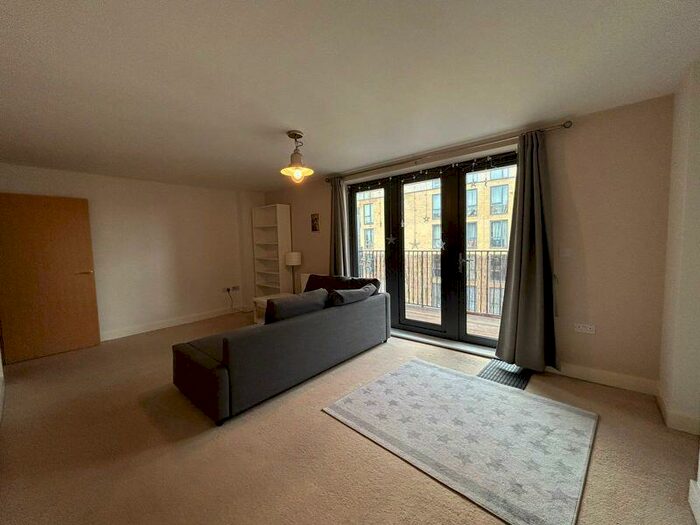 2 Bedroom Flat To Rent In Bedroom, Gabriel Court, NW9