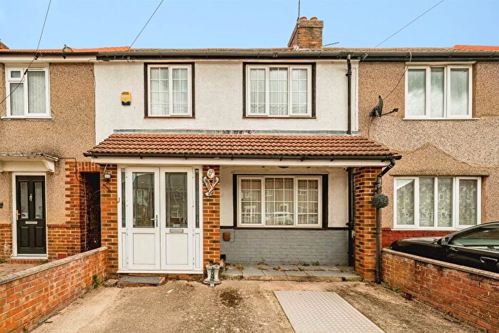 3 Bedroom Terraced House For Sale In Broadmark Road, Slough, SL2