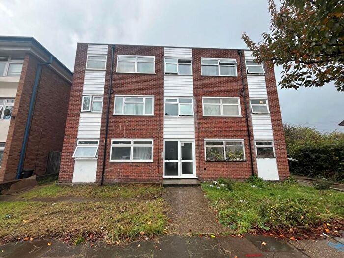 2 Bedroom Flat For Sale In Pretoria Road, Ilford, Essex, IG1