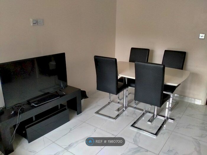 2 Bedroom Detached House To Rent In Russell Road, London, E16