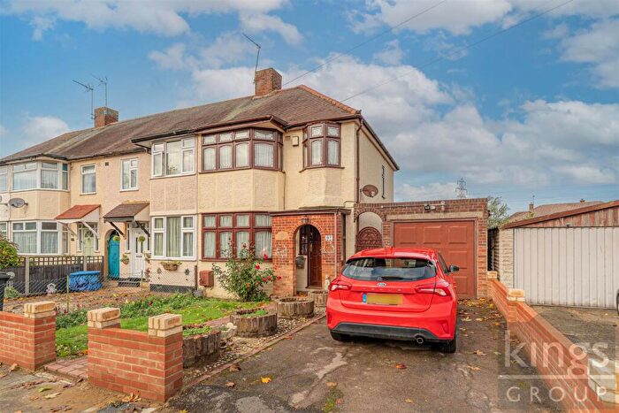 3 Bedroom End Of Terrace House For Sale In Chestnut Road, Enfield, EN3