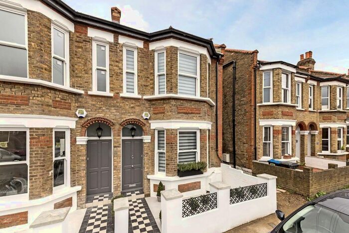 3 Bedroom Property To Rent In Warwick Grove, Surbiton KT5