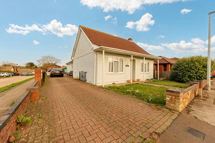 4 Bedroom Detached Bungalow For Sale In Hawthorn Road, Clacton-on-sea, CO15