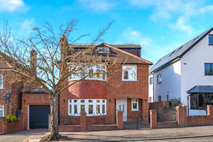 4 Bedroom Detached House For Sale In Roding Avenue, Woodford Green, IG8