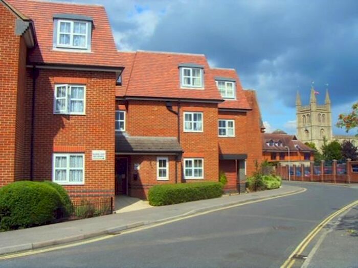 2 Bedroom Flat To Rent In Oddfellows Road, Newbury, RG14