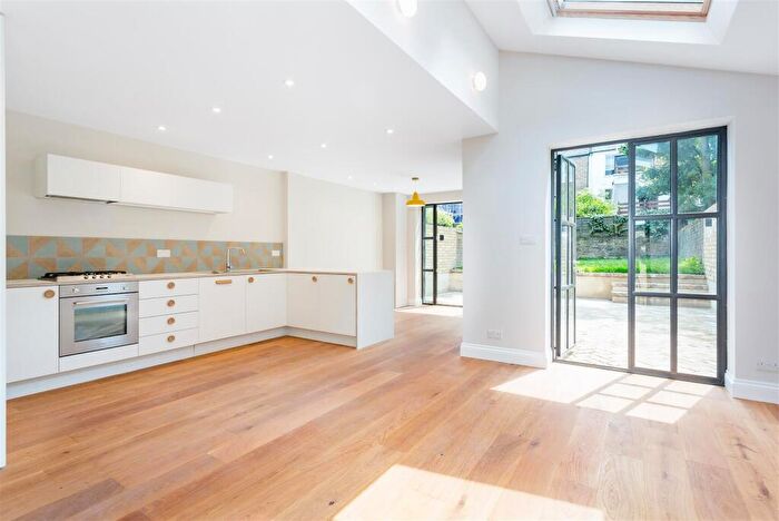 3 Bedroom Flat To Rent In Buckley Road, Kilburn, NW6