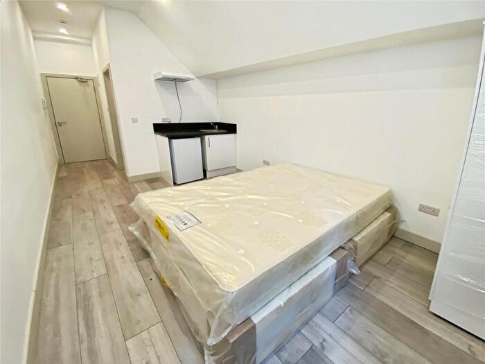 Flat To Rent In High Street, Sutton, SM1