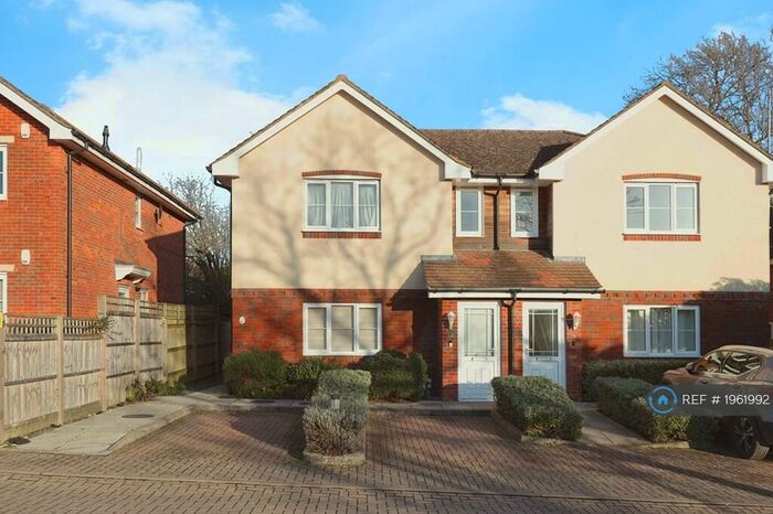 1 Bedroom Flat To Rent In Belsham Close, Chesham, HP5