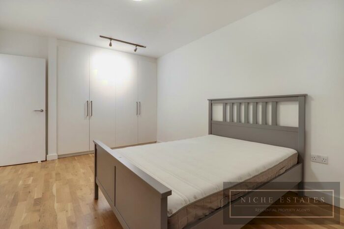 1 Bedroom Apartment To Rent In Torrington Park, North Finchley, London, N12