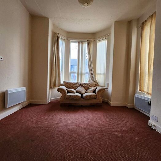 1 Bedroom Flat To Rent In Urmston Lane, Stretford, Manchester, M32