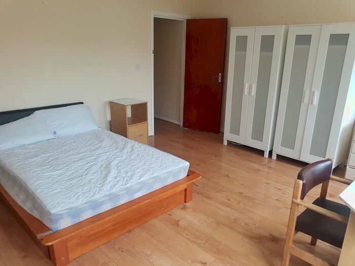 6 Bedroom Semi-Detached House To Rent In Cowley Road, Oxford, OX4