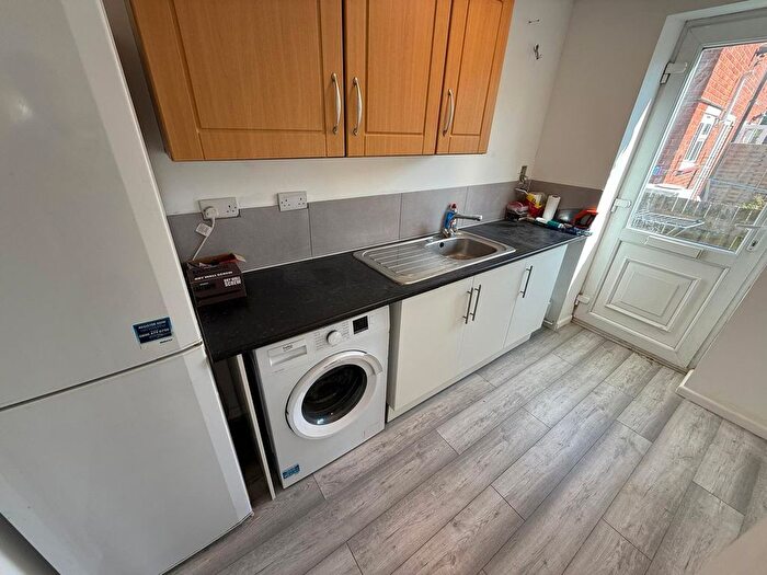 1 Bedroom Flat To Rent In Cobham Road, Hounslow, TW5