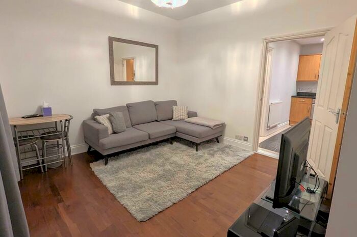 3 Bedroom Apartment To Rent In Weybridge, Surrey, KT13