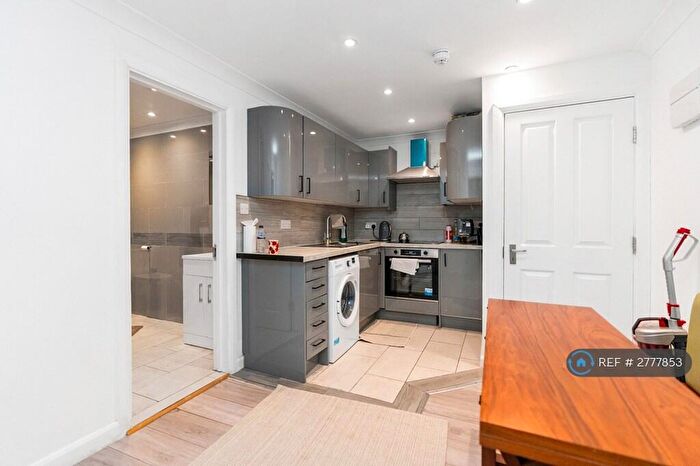 2 Bedroom Flat To Rent In West Street, Brighton, BN1