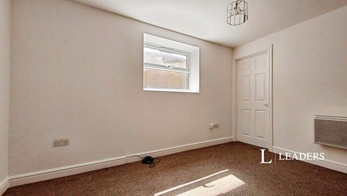 1 Bedroom Flat To Rent In West Road, Westcliff-on-Sea, Essex, SS0