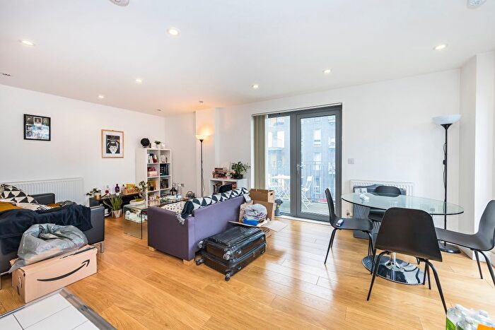2 Bedroom Flat To Rent In Christian Street, London, E1