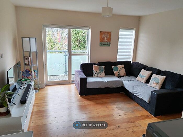 2 Bedroom Flat To Rent In Campshill Road, London, SE13