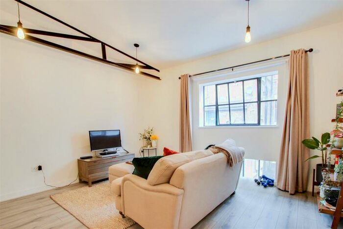 1 Bedroom Flat To Rent In Bird In Hand Mews, Forest Hill, London, SE23