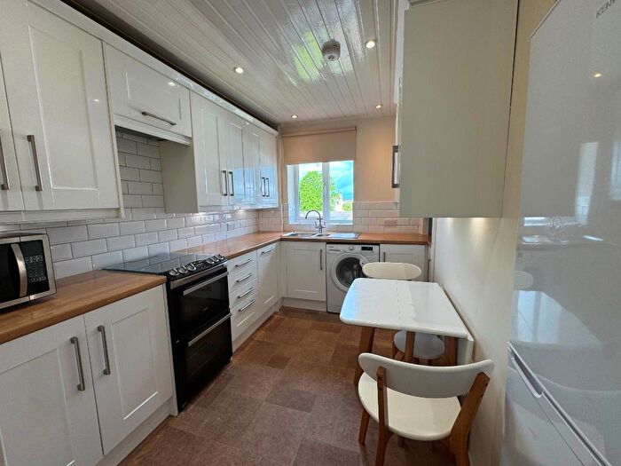 3 Bedroom Flat To Rent In Redhall Place, Longstone, Edinburgh, EH14