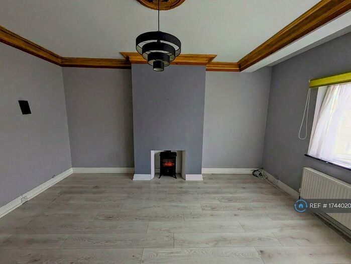 2 Bedroom Flat To Rent In Watford Way, London, NW7