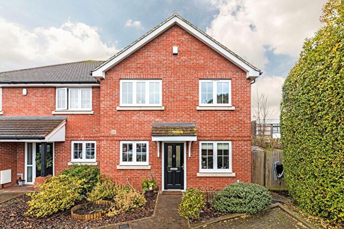 4 Bedroom Property For Sale In Rosemead Close, Surbiton, KT6